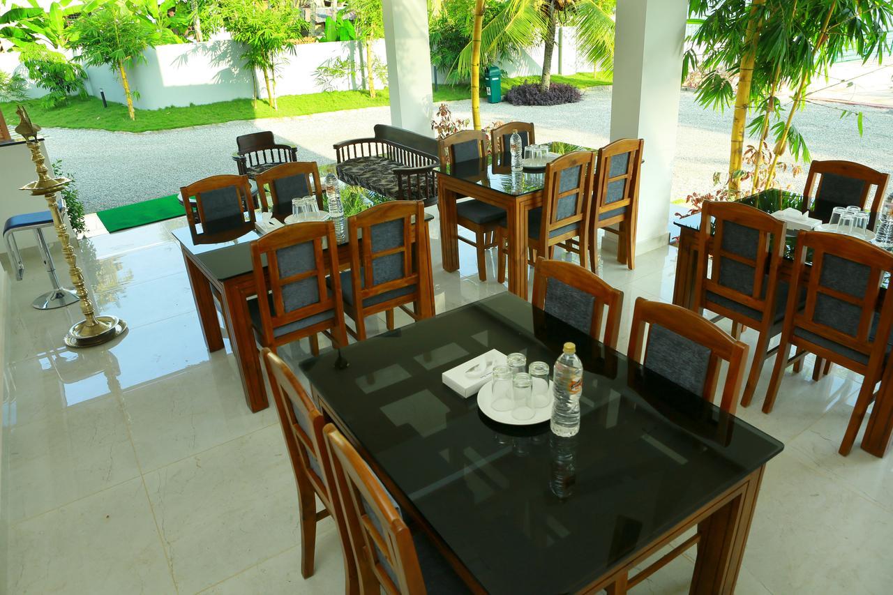 Global Backwater Resort Колам Екстериор снимка