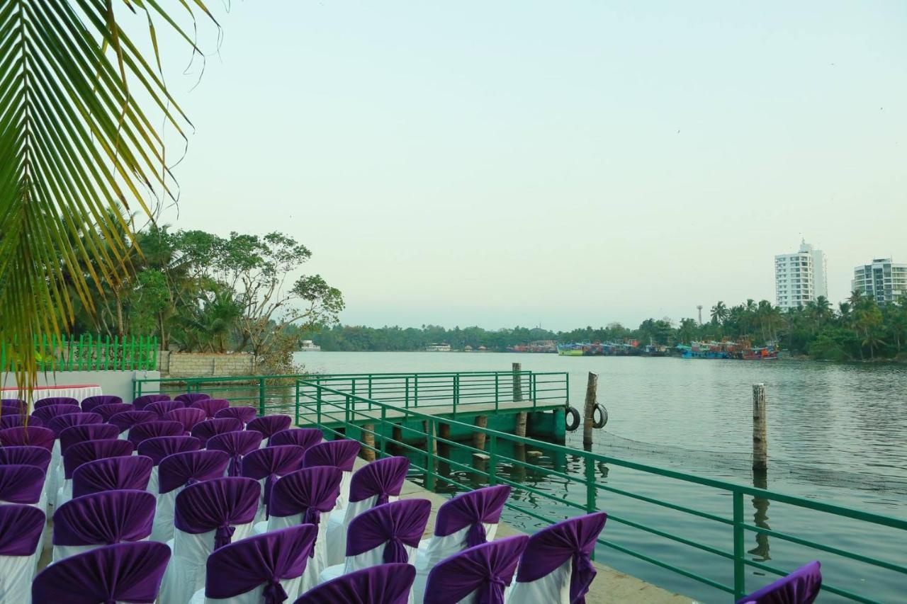 Global Backwater Resort Колам Екстериор снимка